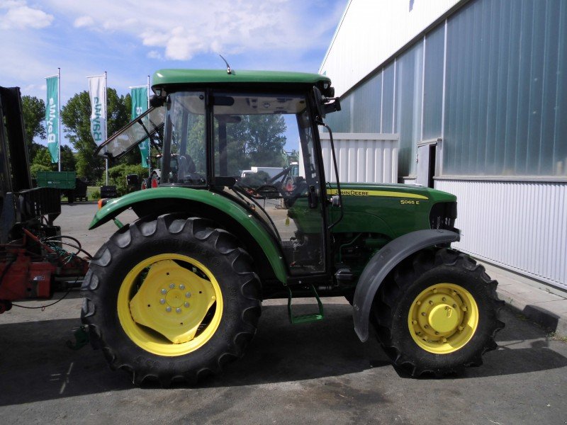 John Deere 5065 E Traktor Gebrauchte Traktoren und Landmaschinen